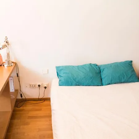 Lovely In The Heart Of The 11th District Apartment *